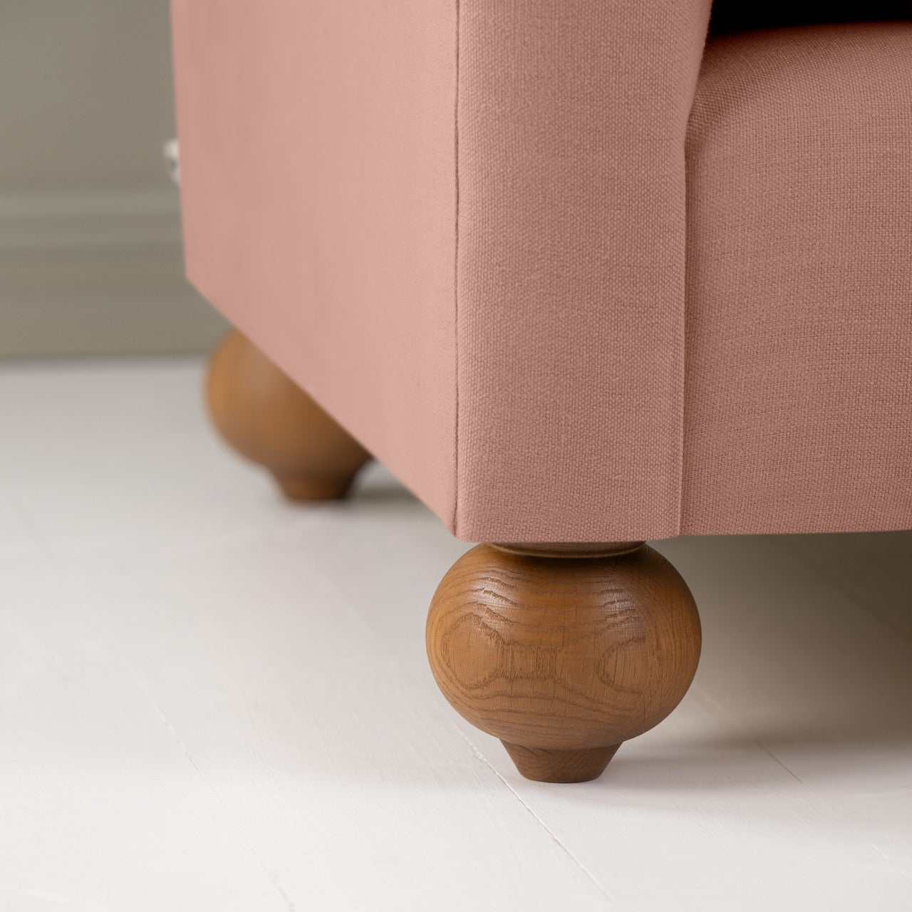 Dolittle Big Love Seat close-up detail of the spherical feet by NiX.