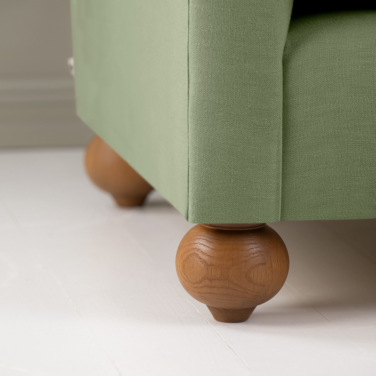  Dolittle Big Love Seat solid timber frame foot detail shot by NiX. 