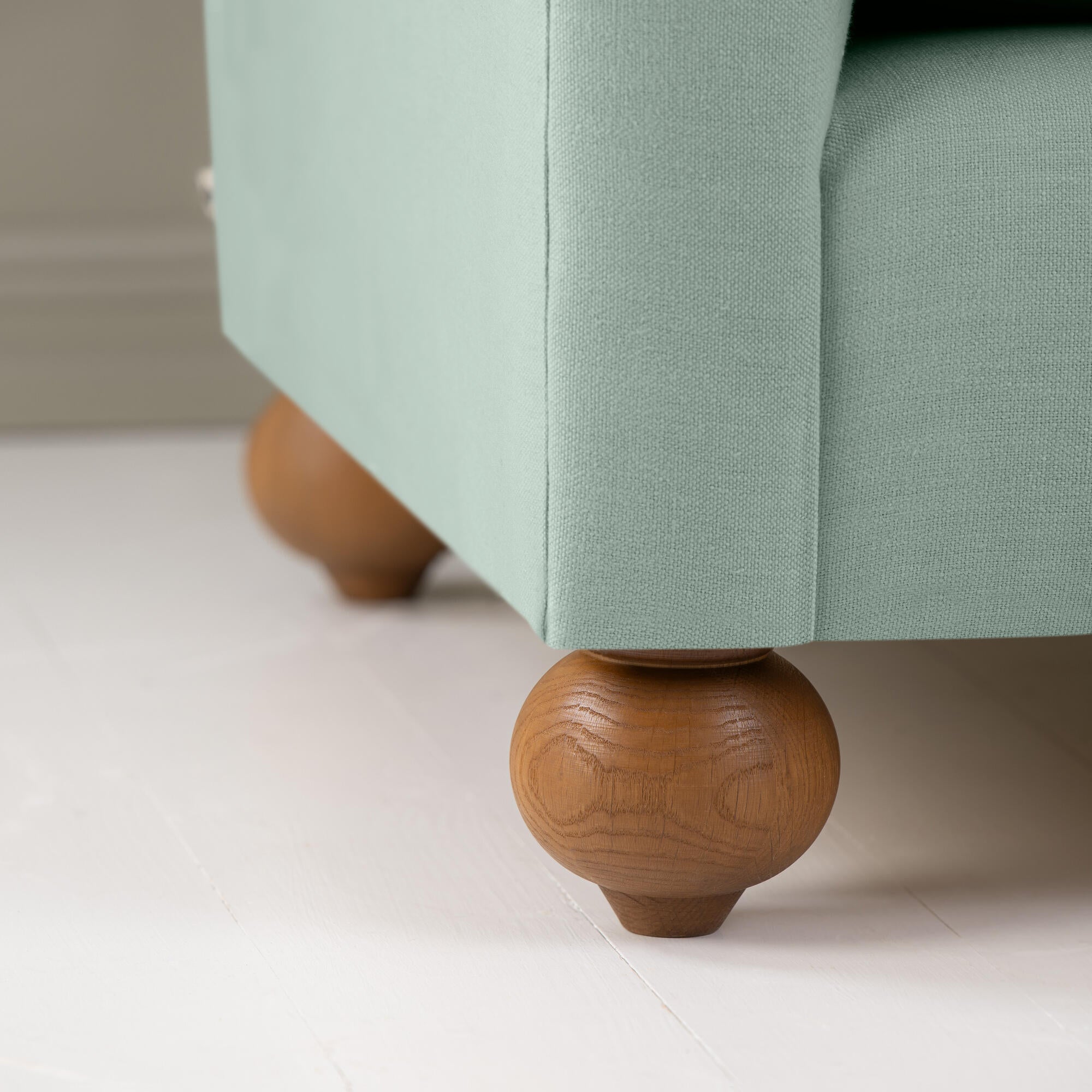  Dolittle Big Love Seat close-up detail of the spherical feet by NiX. 