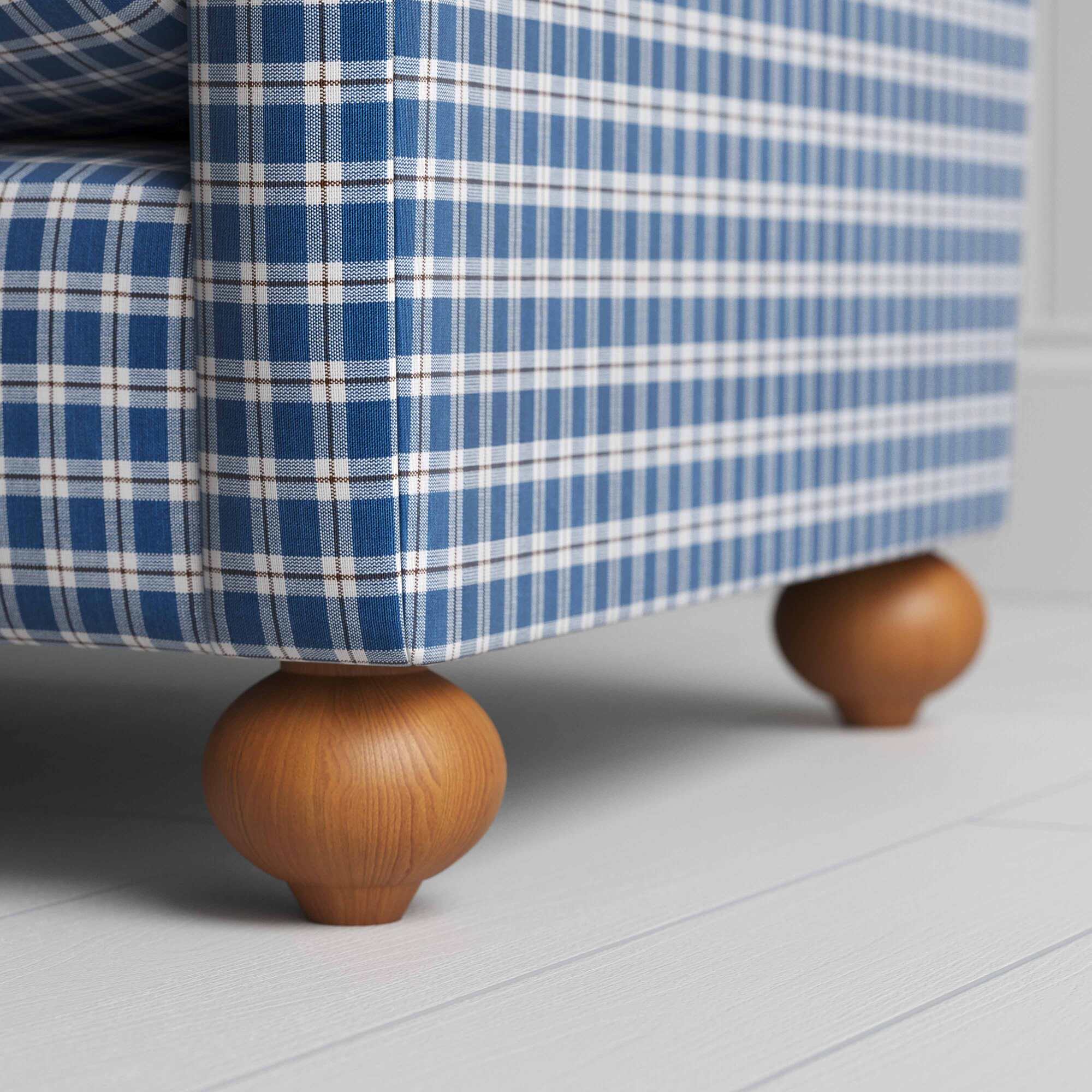  Dolittle Big Love Seat close-up detail of the spherical feet by NiX. 