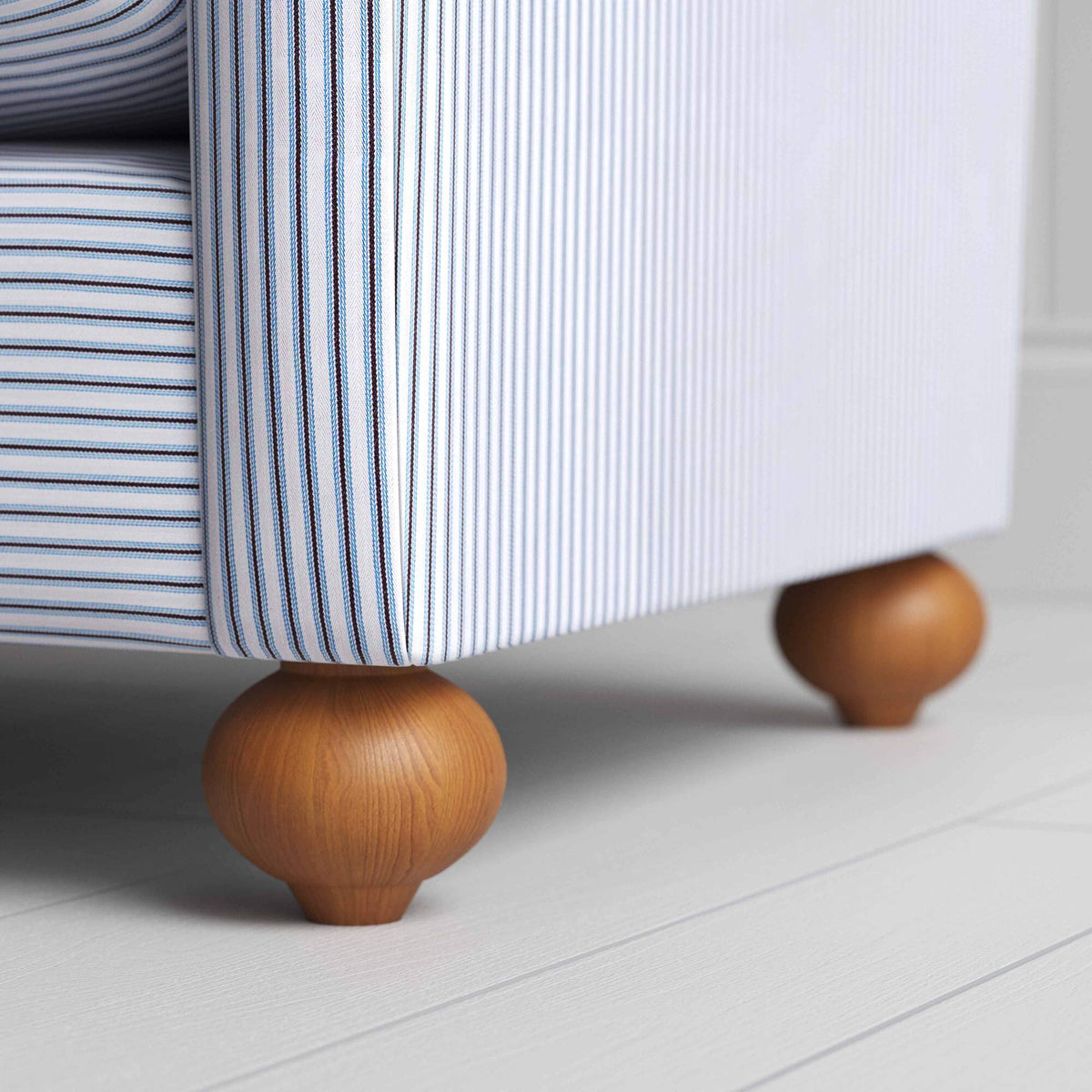 Dolittle Big Love Seat solid foot detail shot by Nicola Harding.
