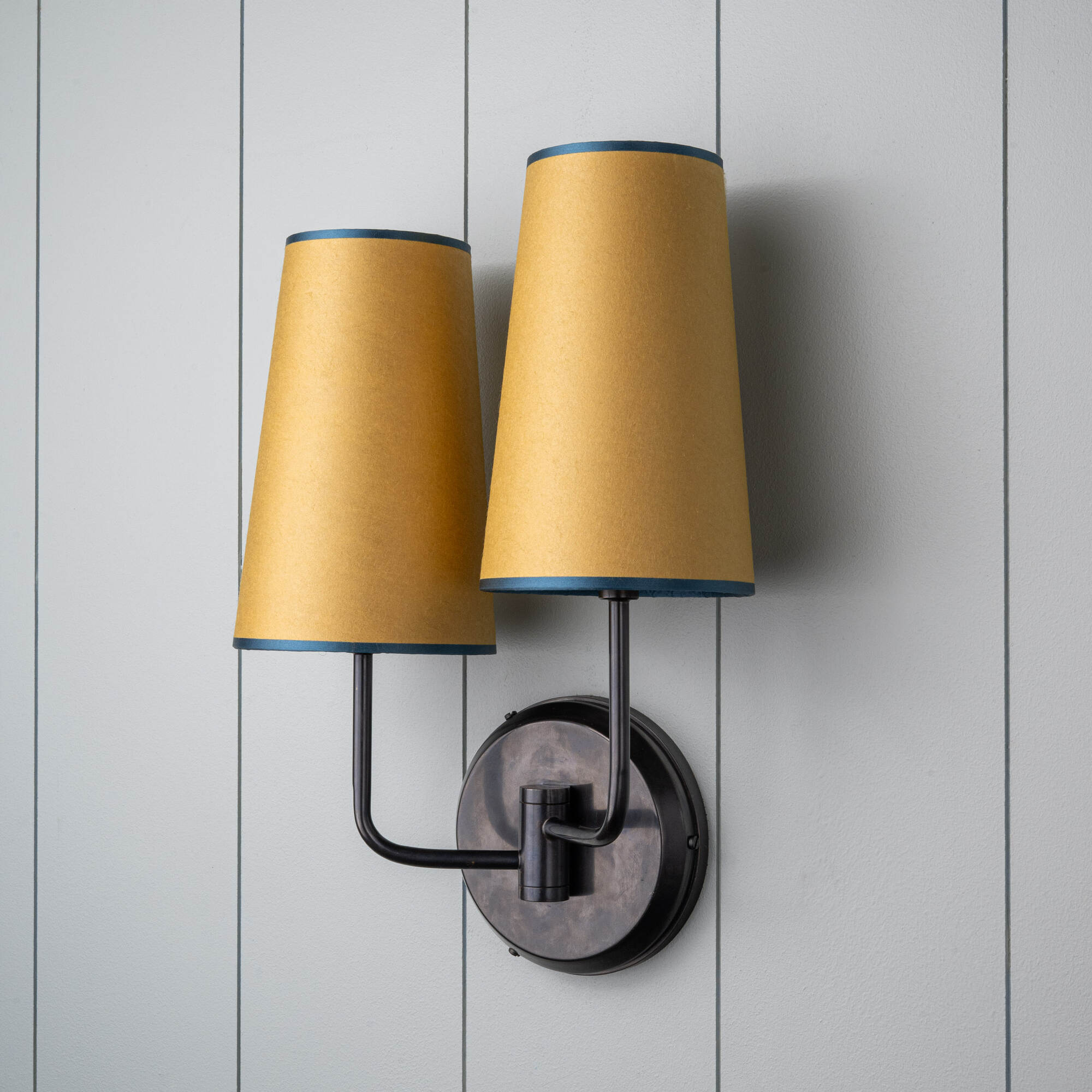  NiX Double Wall Light With Lampshades 